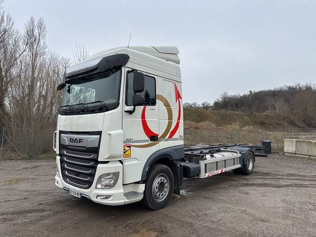 DAF XF450 - Camión portacontenedore/ Intercambiable: foto 1 DAF XF450 - Camión portacontenedore/ Intercambiable: foto 1