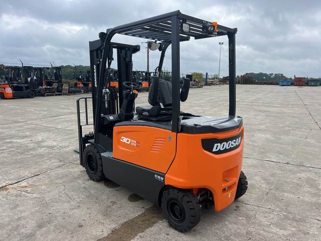 Doosan B30X-7 PLUS - Otros maquinaria: foto 2 Doosan B30X-7 PLUS - Otros maquinaria: foto 2