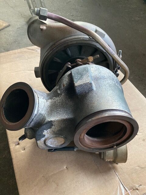 MAN D-2066LF und D-2066 LOH Fast neuer (51.09100-7907) - Turbocompresor para Camión: foto 1 MAN D-2066LF und D-2066 LOH Fast neuer (51.09100-7907) - Turbocompresor para Camión: foto 1