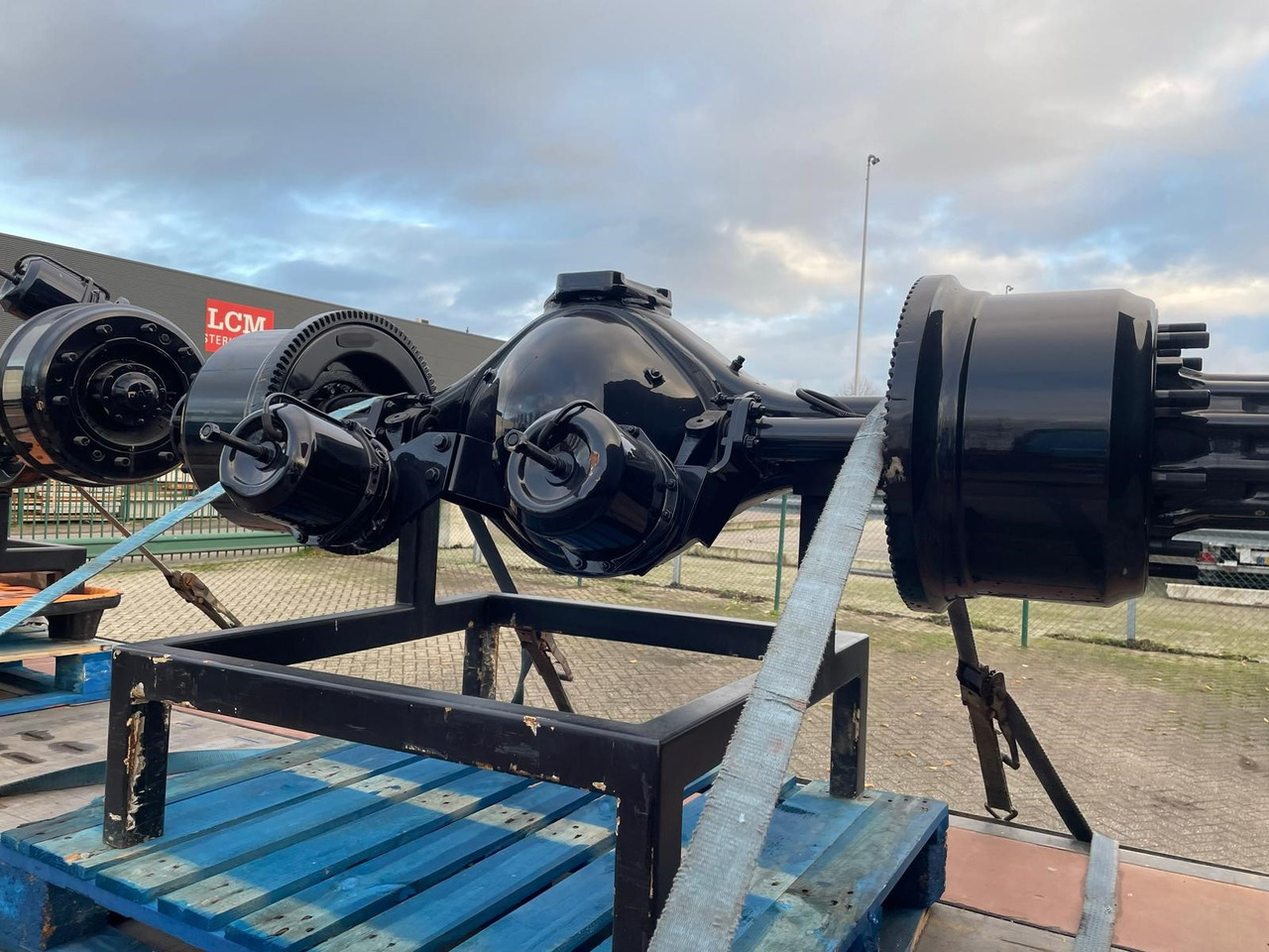 DAF vooras + achteras aandrijfas voor DAF 85/95 vrachtwagen - Eje y piezas para Camión: foto 3 DAF vooras + achteras aandrijfas voor DAF 85/95 vrachtwagen - Eje y piezas para Camión: foto 3