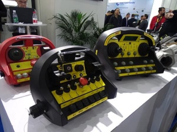 Kumanda Yönetimi Mekanizmaları - Salpicadero para Excavadora: foto 1 Kumanda Yönetimi Mekanizmaları - Salpicadero para Excavadora: foto 1