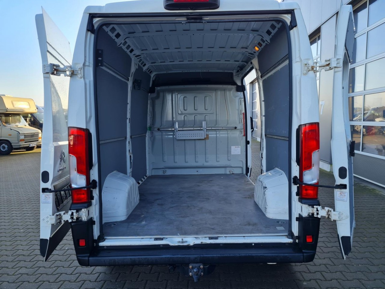 Citroen Jumper 33 Kasten L2H2 AHK KLIMA KAMERA TEMPOMAT - Furgoneta pequeña: foto 5 Citroen Jumper 33 Kasten L2H2 AHK KLIMA KAMERA TEMPOMAT - Furgoneta pequeña: foto 5