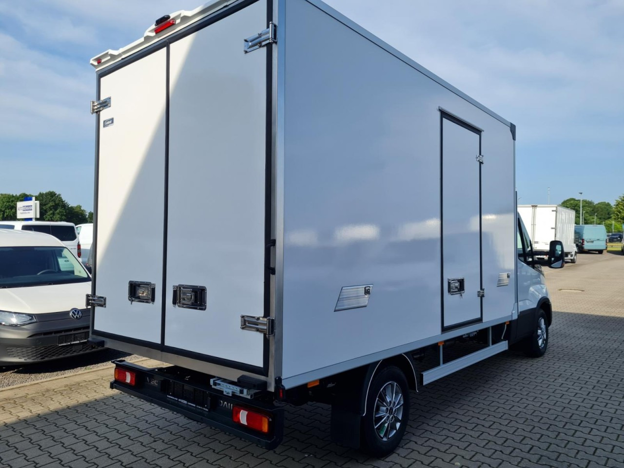 Iveco DAILY 35S18 Koffer Hi MATIC ALU KAMERA NAVI TEMPOMAT - Furgoneta caja cerrada: foto 4 Iveco DAILY 35S18 Koffer Hi MATIC ALU KAMERA NAVI TEMPOMAT - Furgoneta caja cerrada: foto 4