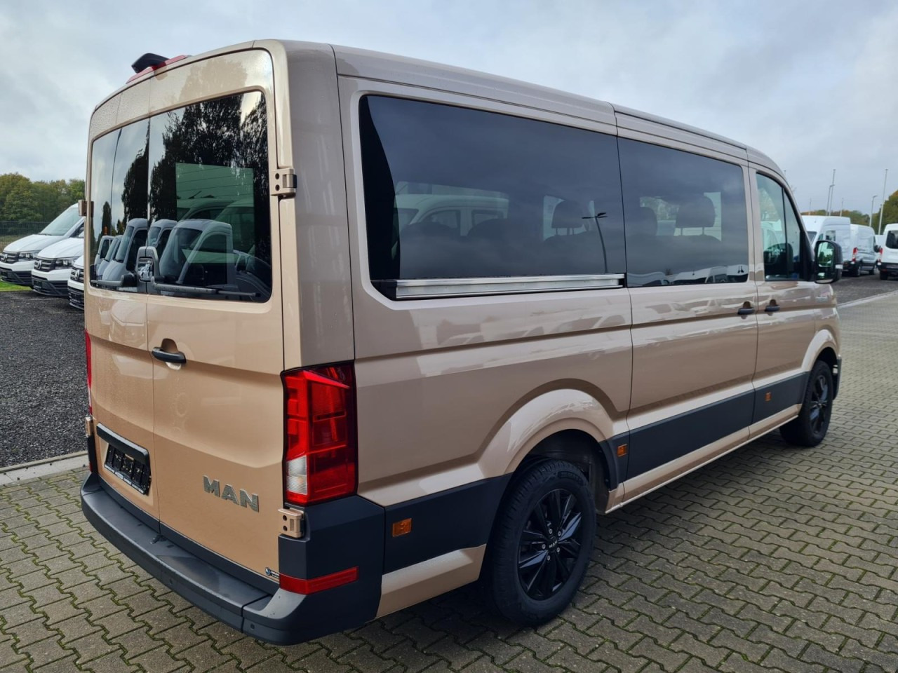 MAN Man TGE 3.180 TDi Kombi 9 Sitze ALU KAMERA LED LEDER Sonderumbau - Minibús, Furgoneta de pasajeros: foto 4 MAN Man TGE 3.180 TDi Kombi 9 Sitze ALU KAMERA LED LEDER Sonderumbau - Minibús, Furgoneta de pasajeros: foto 4