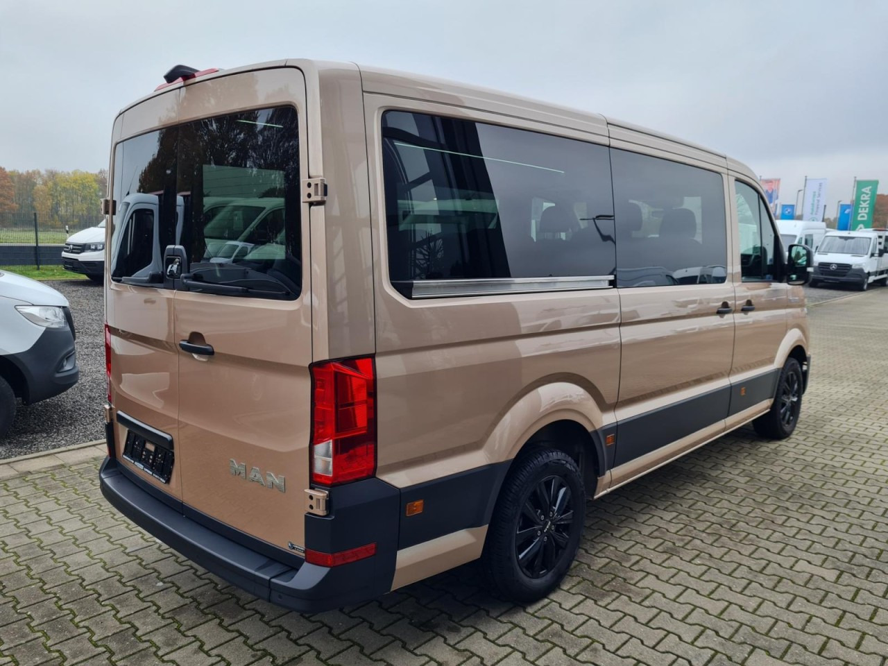 Man TGE 3.180 TDi Kombi 9 Sitze ALU KAMERA LED LEDER Sonderumbau - Minibús, Furgoneta de pasajeros: foto 4 Man TGE 3.180 TDi Kombi 9 Sitze ALU KAMERA LED LEDER Sonderumbau - Minibús, Furgoneta de pasajeros: foto 4