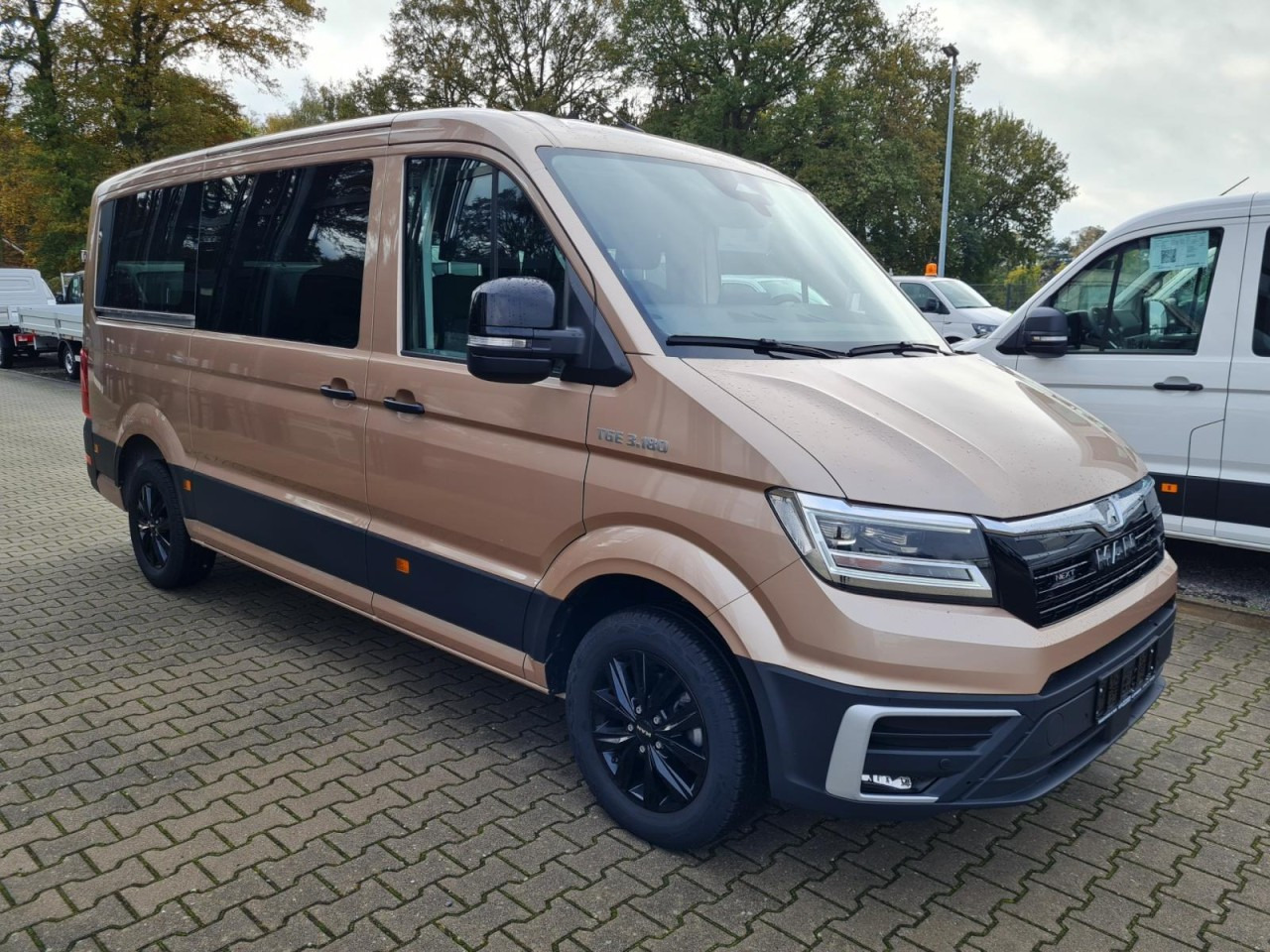 Man TGE 3.180 TDi Kombi 9 Sitze ALU KAMERA LED LEDER Sonderumbau - Minibús, Furgoneta de pasajeros: foto 3 Man TGE 3.180 TDi Kombi 9 Sitze ALU KAMERA LED LEDER Sonderumbau - Minibús, Furgoneta de pasajeros: foto 3