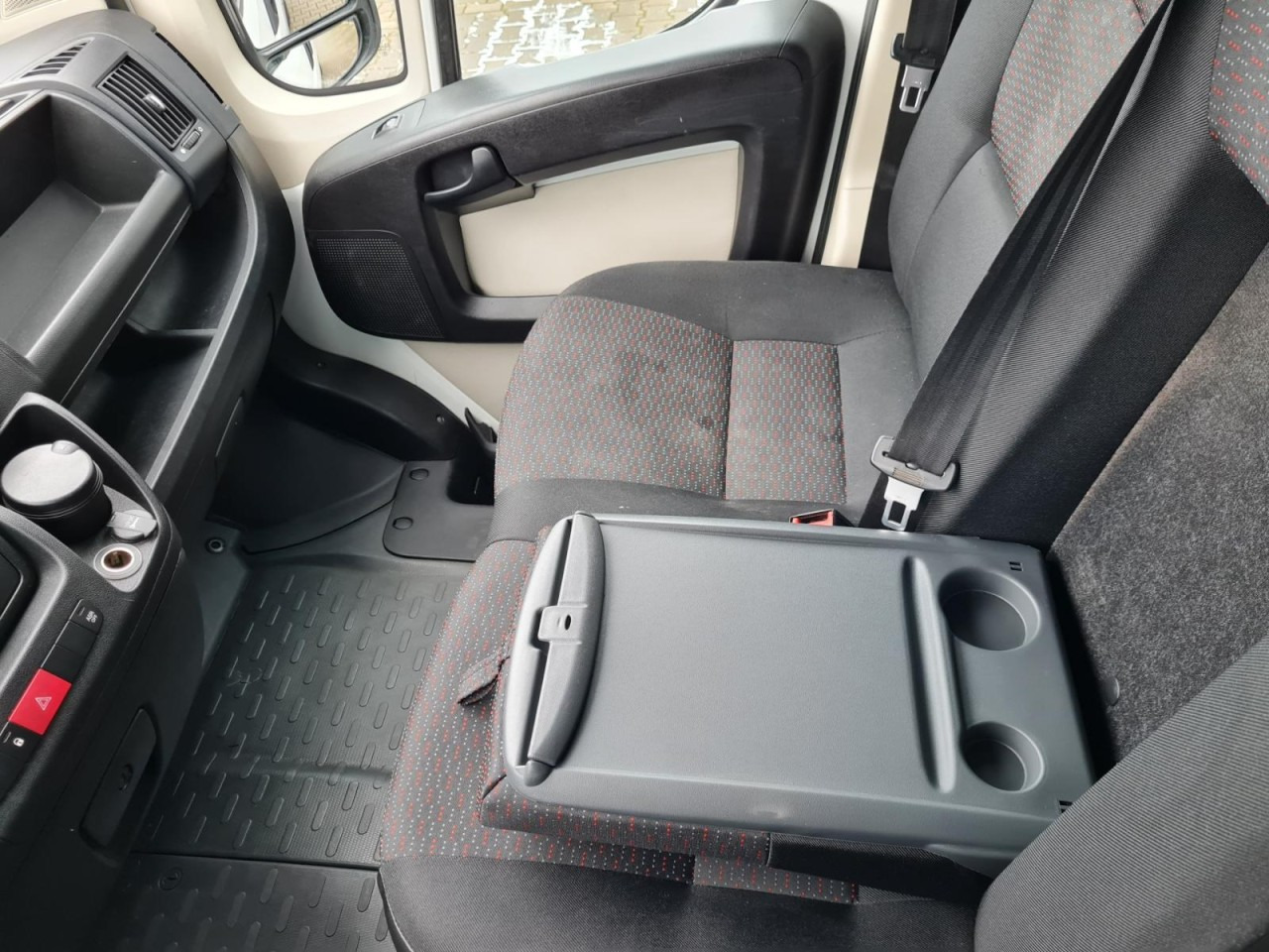 Furgoneta pequeña, Furgoneta combi Peugeot Boxer Kasten L3H2 Doka 6-Sitze AHK PDC KLIMA: foto 15 Furgoneta pequeña, Furgoneta combi Peugeot Boxer Kasten L3H2 Doka 6-Sitze AHK PDC KLIMA: foto 15