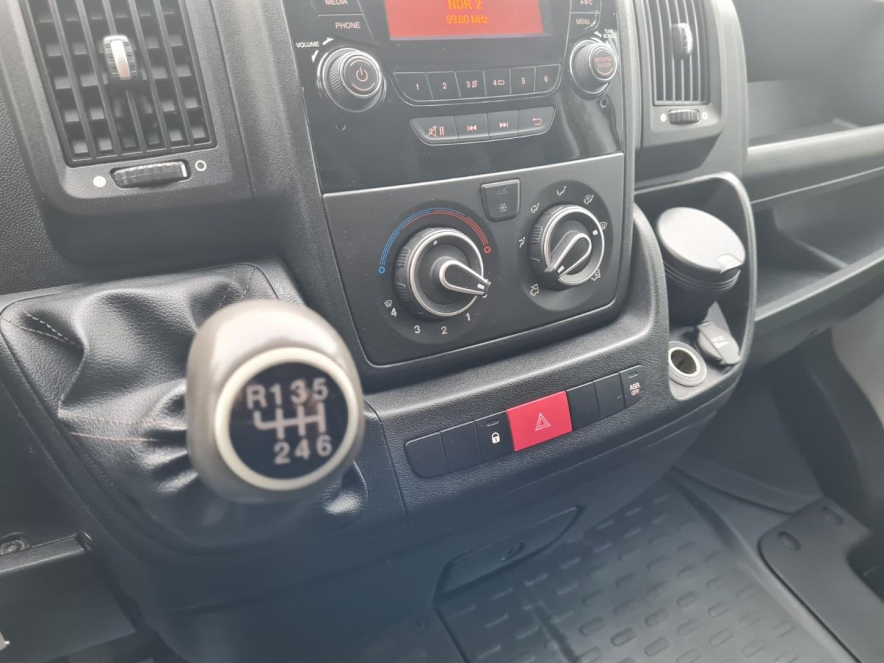 Furgoneta pequeña, Furgoneta combi Peugeot Boxer Kasten L3H2 Doka 6-Sitze AHK PDC KLIMA: foto 13 Furgoneta pequeña, Furgoneta combi Peugeot Boxer Kasten L3H2 Doka 6-Sitze AHK PDC KLIMA: foto 13