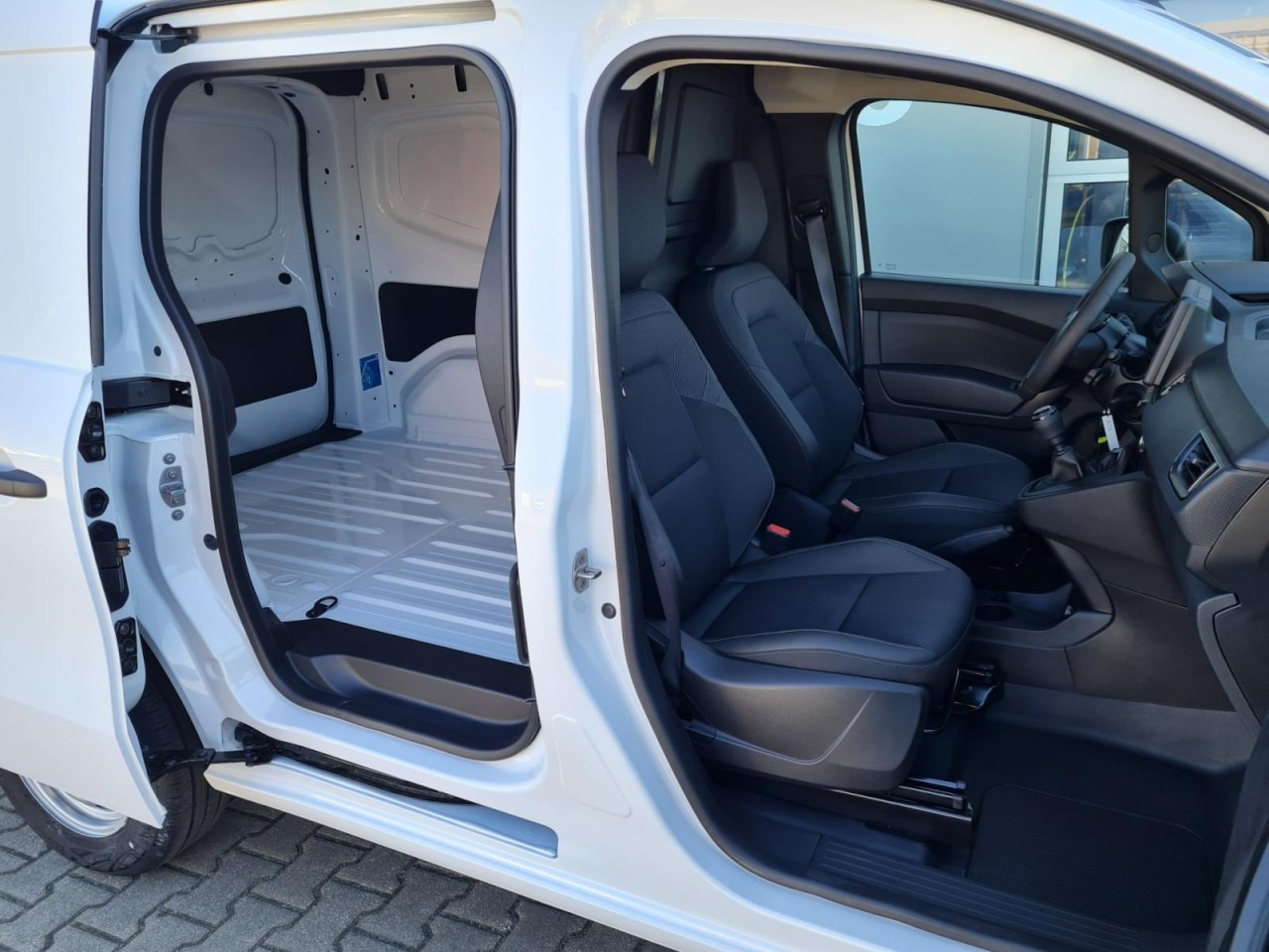 Renault Kangoo Van Kasten L1H1 TCe 1.3i KLIMA PDC TEMPOMAT - Furgoneta pequeña: foto 4 Renault Kangoo Van Kasten L1H1 TCe 1.3i KLIMA PDC TEMPOMAT - Furgoneta pequeña: foto 4