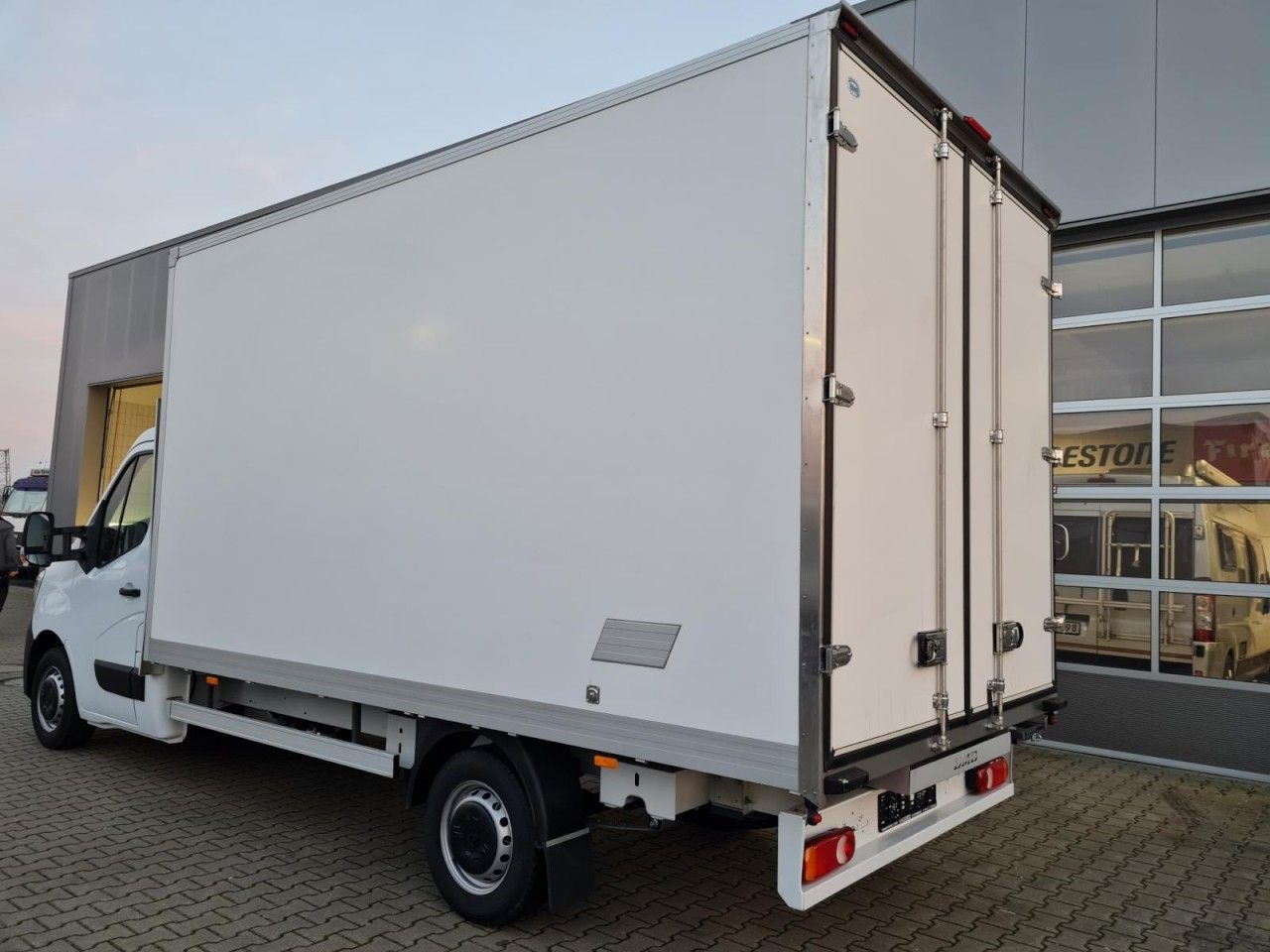 Renault Master 3.5t Möbel Koffer KLIMA LUFTFEDERUNG TEMP - Furgoneta caja cerrada: foto 5 Renault Master 3.5t Möbel Koffer KLIMA LUFTFEDERUNG TEMP - Furgoneta caja cerrada: foto 5