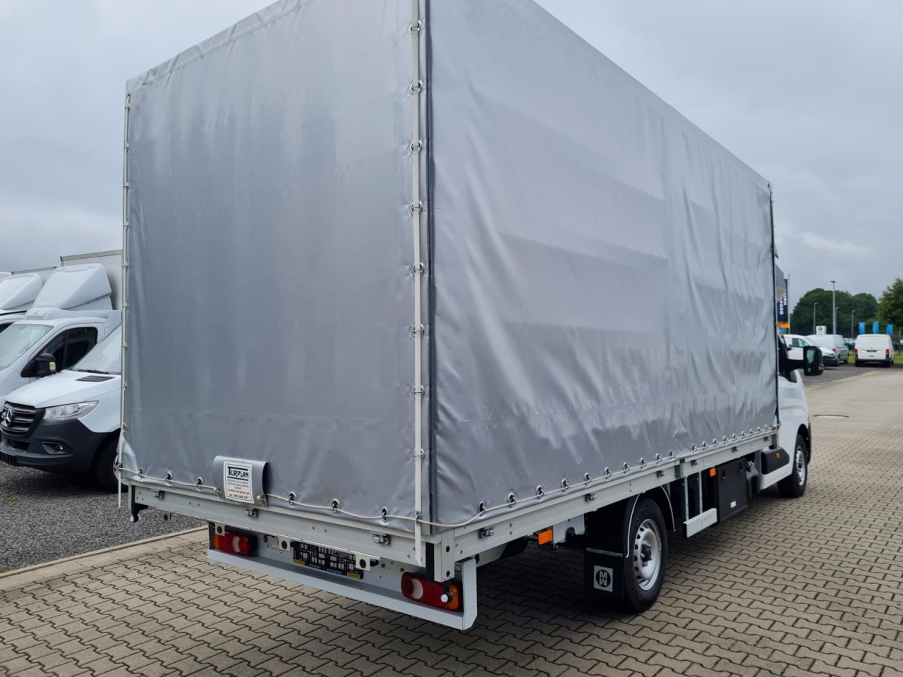 Renault Master 35 Pritsche Schiebe Plane Schlafkab 10 PAL LUFTFEDER - Furgoneta con lona: foto 4 Renault Master 35 Pritsche Schiebe Plane Schlafkab 10 PAL LUFTFEDER - Furgoneta con lona: foto 4