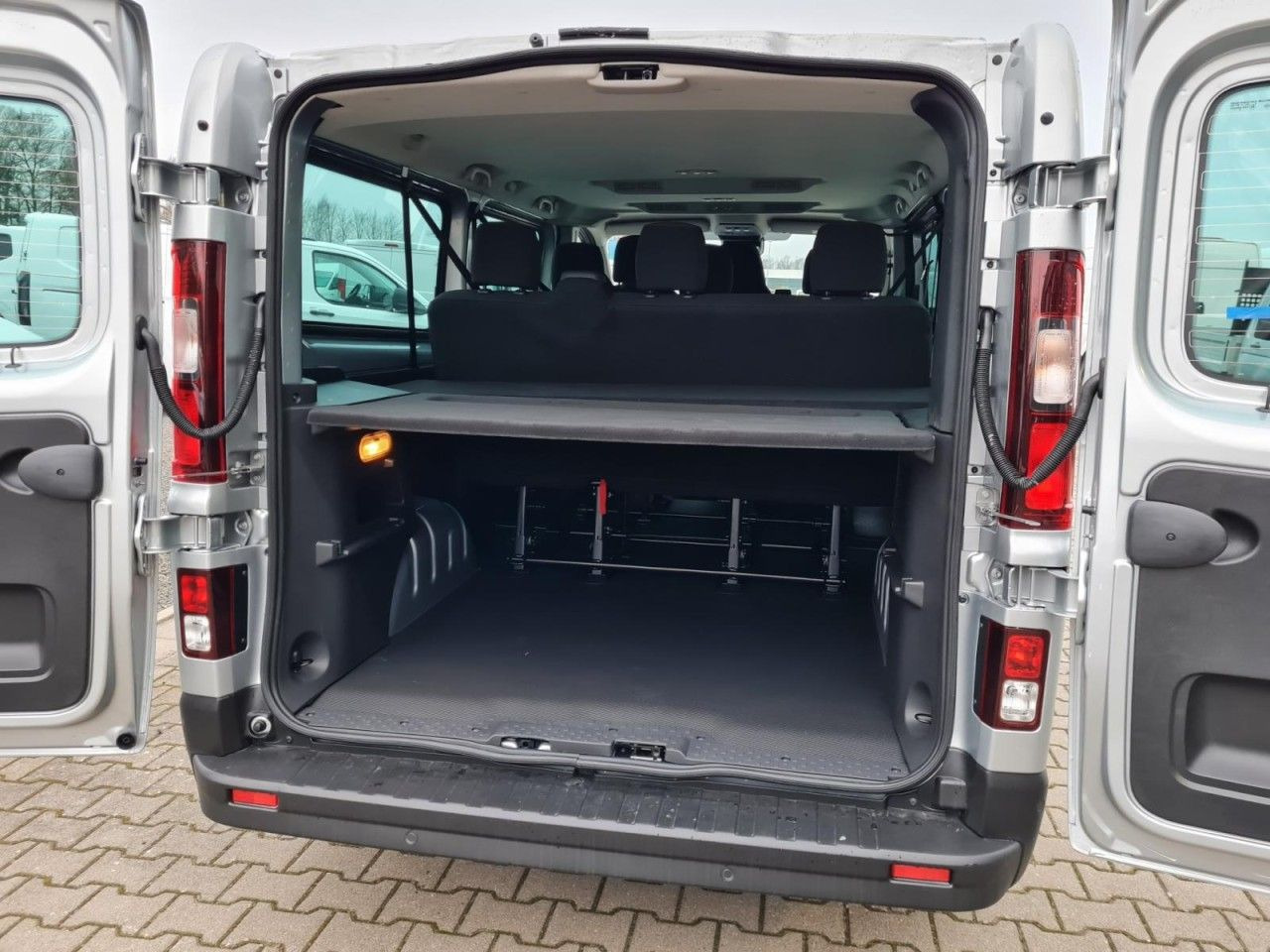 Leasing de  Renault Trafic Kombi 9-Sitze L2 Grand Equilibre KLIMA TE Renault Trafic Kombi 9-Sitze L2 Grand Equilibre KLIMA TE: foto 23