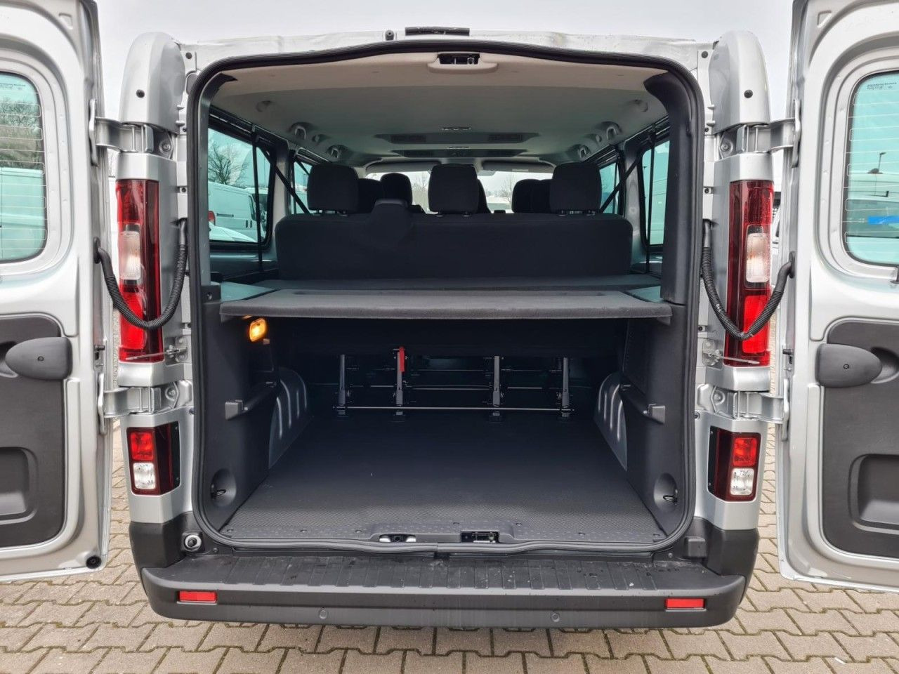 Leasing de  Renault Trafic Kombi 9-Sitze L2 Grand Equilibre KLIMA TE Renault Trafic Kombi 9-Sitze L2 Grand Equilibre KLIMA TE: foto 22