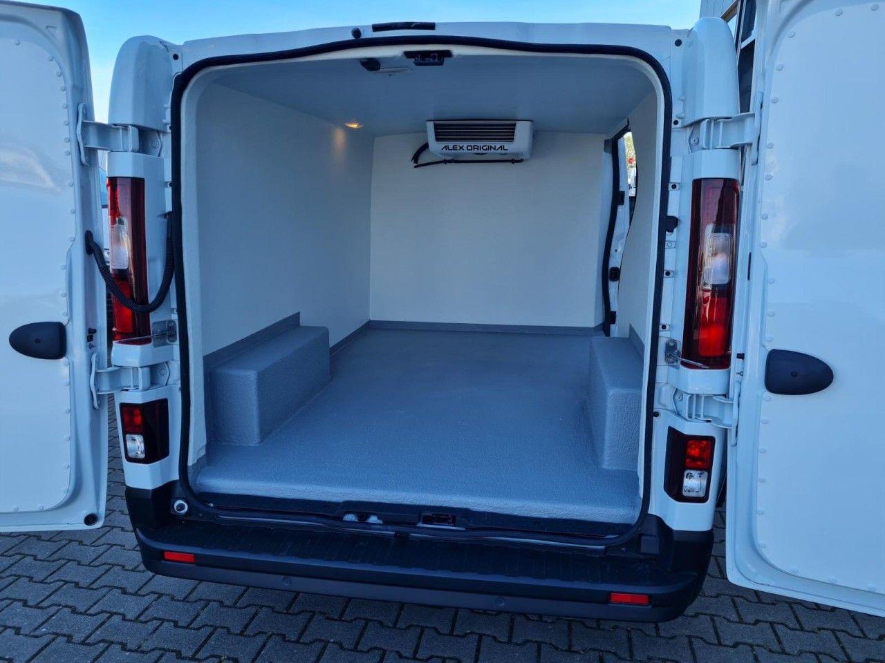 Furgoneta frigorifica Renault Trafic Kühlkasten dCi 130 L2H1 3,0t Navi App Kli: foto 21