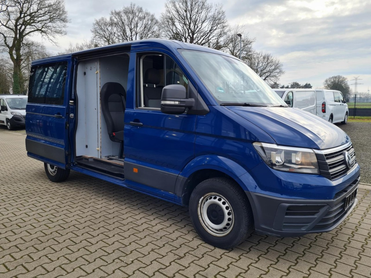 Volkswagen Crafter 35 Kasten Plus Doka mixto NAVI AHK 6 Sitzer - Furgón, Furgoneta combi: foto 4 Volkswagen Crafter 35 Kasten Plus Doka mixto NAVI AHK 6 Sitzer - Furgón, Furgoneta combi: foto 4