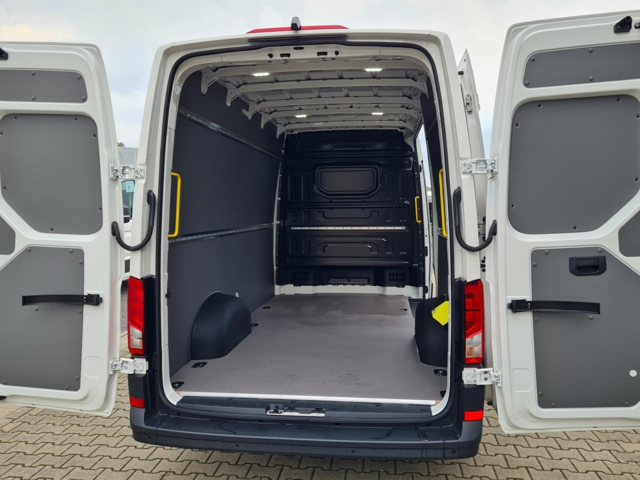 Volkswagen Crafter 35 Kasten TDI L3H3 LED TEMPOMAT AUTOMATIK - Furgón: foto 5 Volkswagen Crafter 35 Kasten TDI L3H3 LED TEMPOMAT AUTOMATIK - Furgón: foto 5