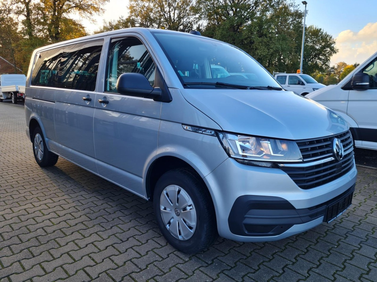 Volkswagen T6.1 Caravelle TDI lang 9 Sitzer 2 Schiebetüren Trendl. - Minibús, Furgoneta de pasajeros: foto 3 Volkswagen T6.1 Caravelle TDI lang 9 Sitzer 2 Schiebetüren Trendl. - Minibús, Furgoneta de pasajeros: foto 3