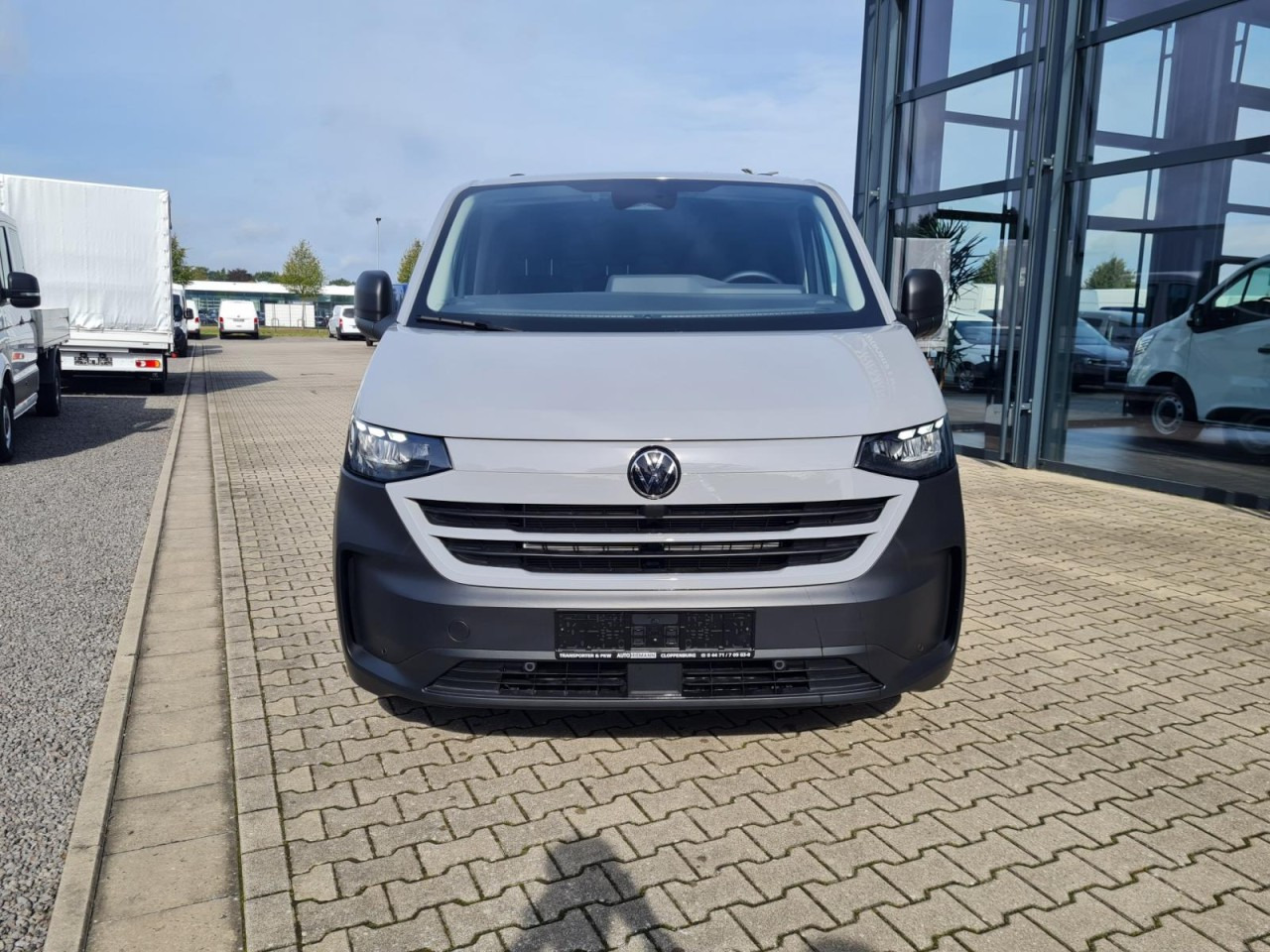 Volkswagen T7 Transporter Kasten TDi AG L2 AHK KLIMA KAMERA LED - Furgoneta pequeña: foto 2 Volkswagen T7 Transporter Kasten TDi AG L2 AHK KLIMA KAMERA LED - Furgoneta pequeña: foto 2