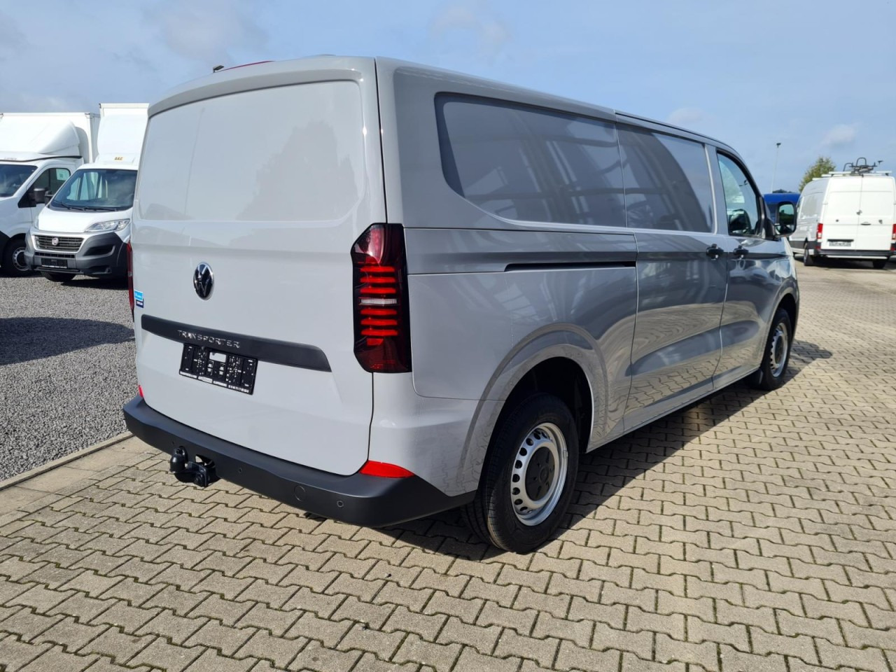 Volkswagen T7 Transporter Kasten TDi AG L2 AHK KLIMA KAMERA LED - Furgoneta pequeña: foto 4 Volkswagen T7 Transporter Kasten TDi AG L2 AHK KLIMA KAMERA LED - Furgoneta pequeña: foto 4