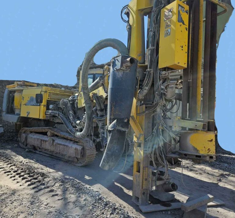 Atlas Copco ROC F6-44 – Blast hole drilling rig / Sprenglochbohrgerät - Perforadora: foto 1 Atlas Copco ROC F6-44 – Blast hole drilling rig / Sprenglochbohrgerät - Perforadora: foto 1