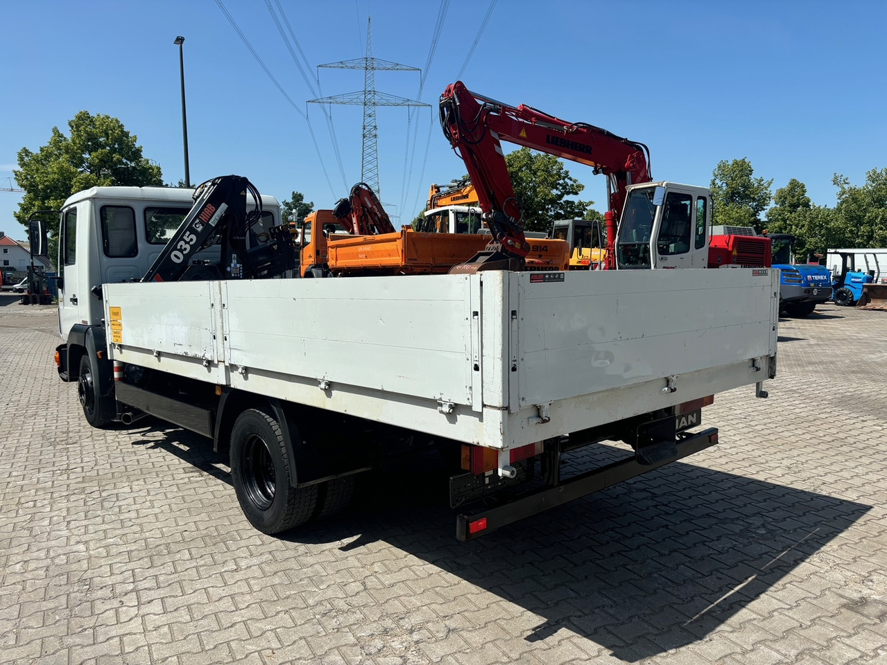 MAN 8.163 L2000 Pritsche+Kran Hiab 035 - Camión caja abierta, Camión grúa: foto 4 MAN 8.163 L2000 Pritsche+Kran Hiab 035 - Camión caja abierta, Camión grúa: foto 4