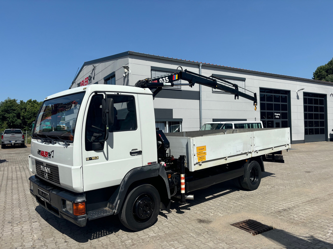 MAN 8.163 L2000 Pritsche+Kran Hiab 035 - Camión caja abierta, Camión grúa: foto 3 MAN 8.163 L2000 Pritsche+Kran Hiab 035 - Camión caja abierta, Camión grúa: foto 3