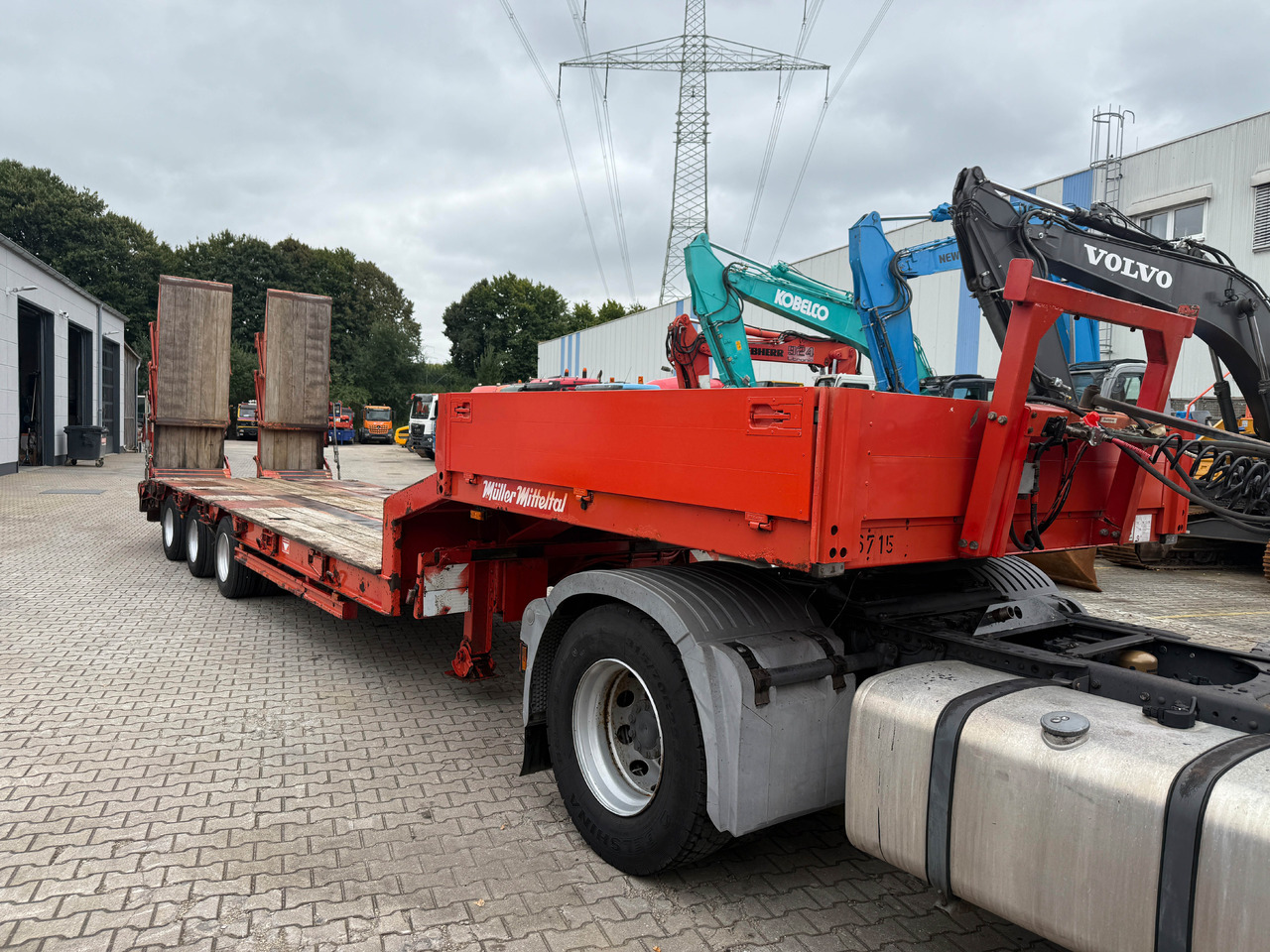 Müller Mitteltal TS3 Tieflader Auflieger mit hydr. Rampen - Semirremolque góndola rebajadas: foto 3 Müller Mitteltal TS3 Tieflader Auflieger mit hydr. Rampen - Semirremolque góndola rebajadas: foto 3