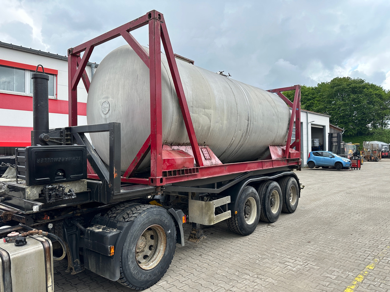 Schmidt CKSA 10/22-20 20 ft Containerkippchassis mit Lebensmitteltank - Semirremolque volquete: foto 4 Schmidt CKSA 10/22-20 20 ft Containerkippchassis mit Lebensmitteltank - Semirremolque volquete: foto 4