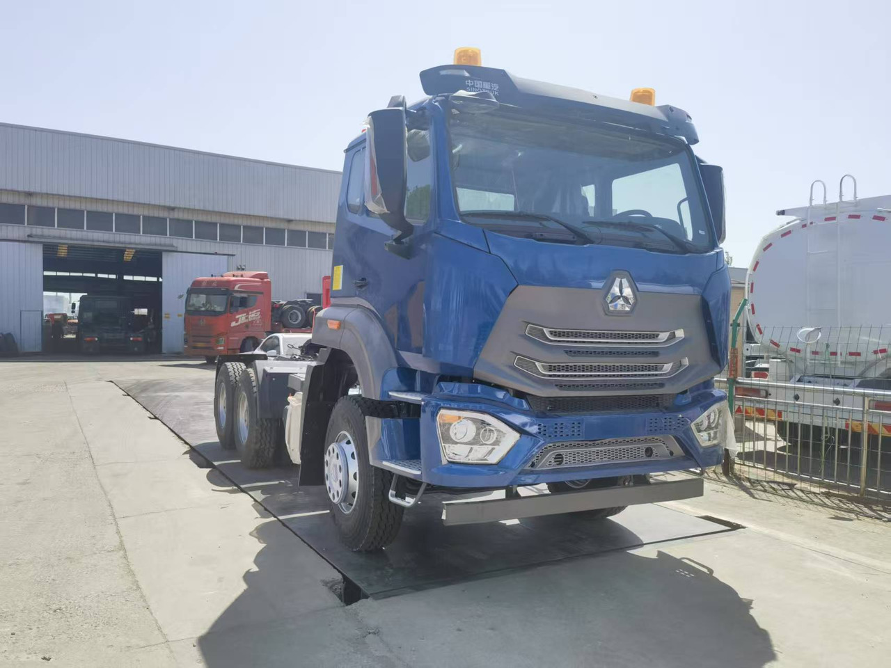 Sinotruk HOHAN 6*4 tractor - Cabeza tractora: foto 3 Sinotruk HOHAN 6*4 tractor - Cabeza tractora: foto 3