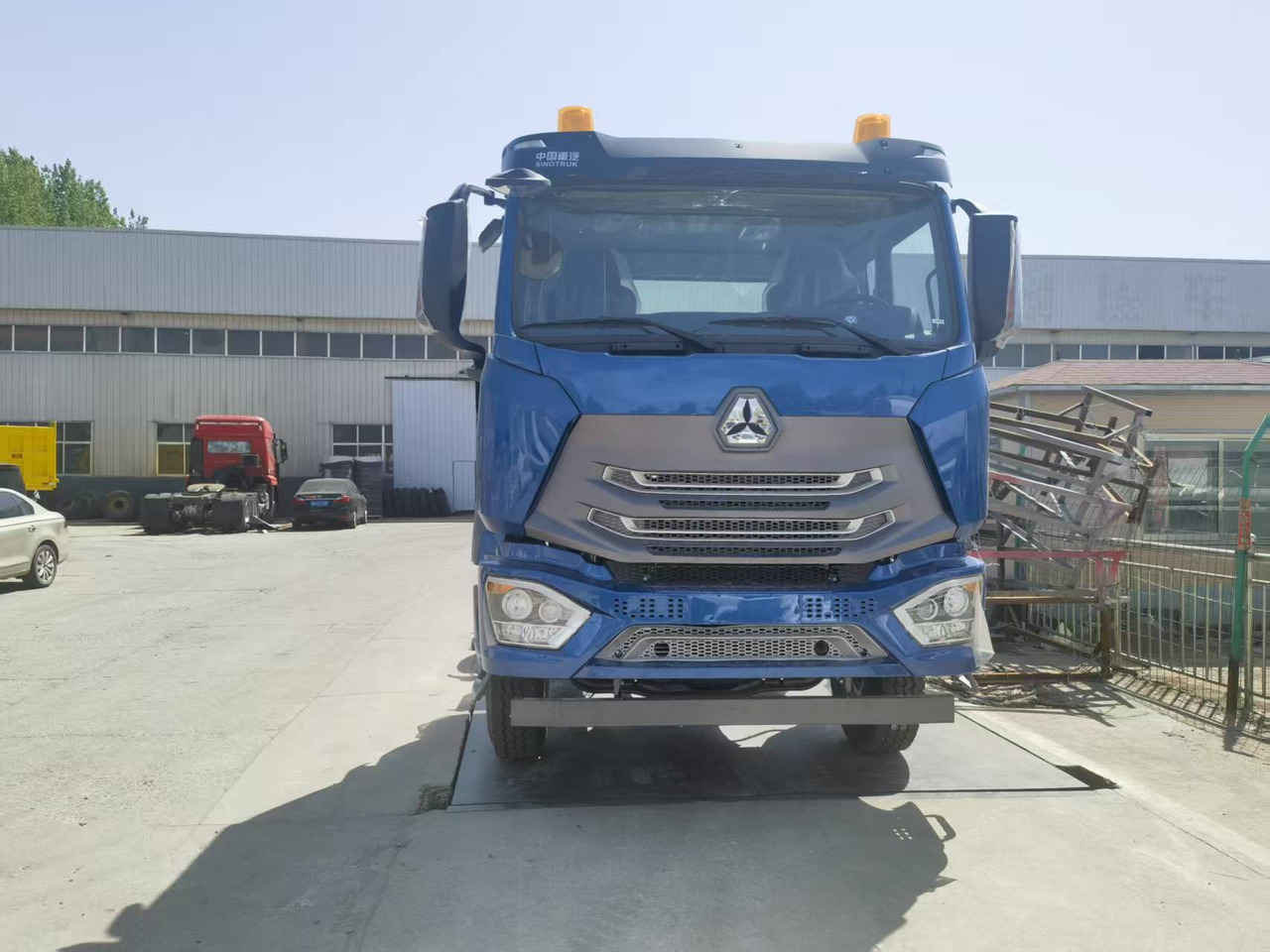 Sinotruk HOHAN 6*4 tractor - Cabeza tractora: foto 2 Sinotruk HOHAN 6*4 tractor - Cabeza tractora: foto 2