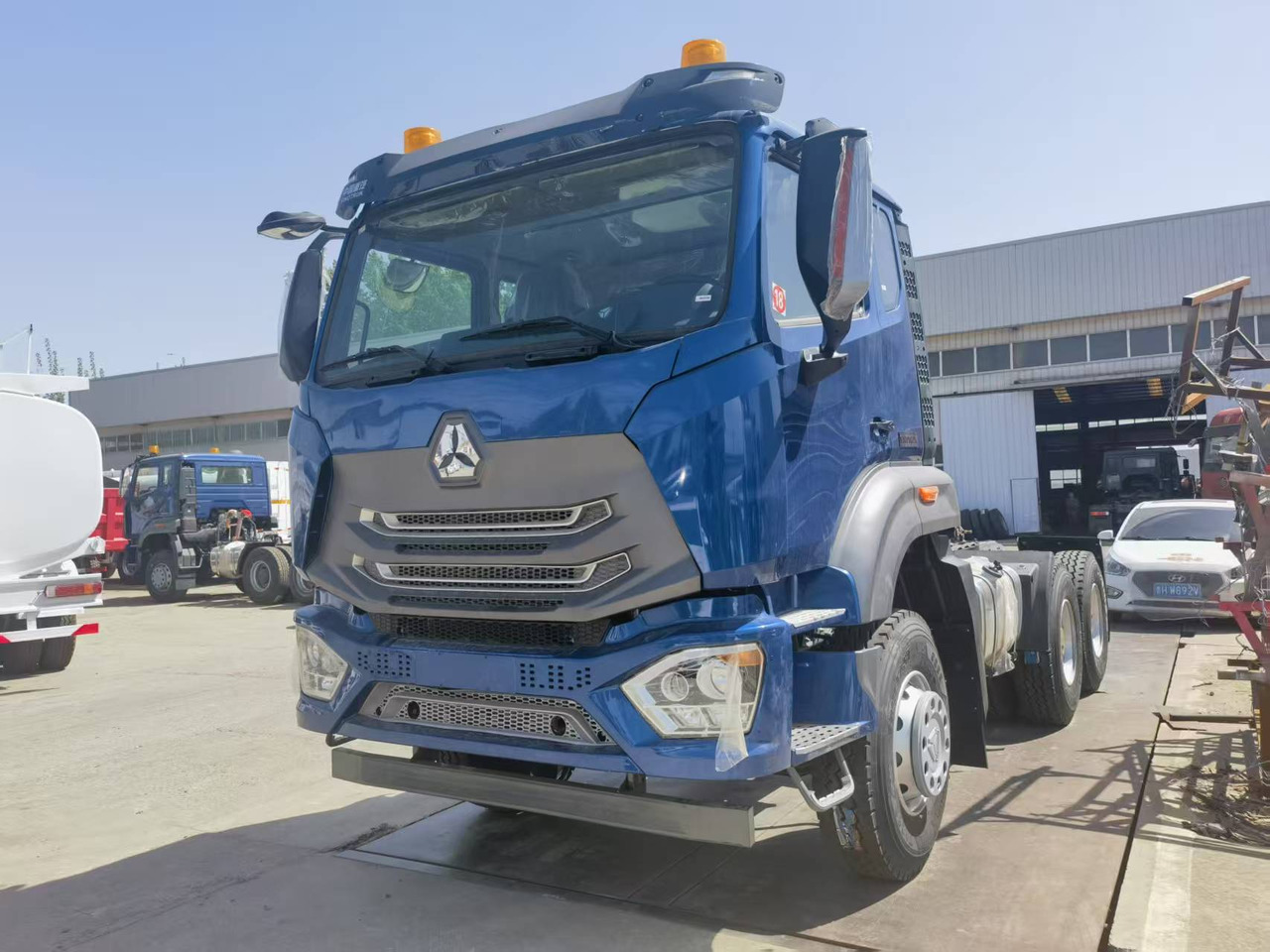 Sinotruk HOHAN 6*4 tractor - Cabeza tractora: foto 1 Sinotruk HOHAN 6*4 tractor - Cabeza tractora: foto 1