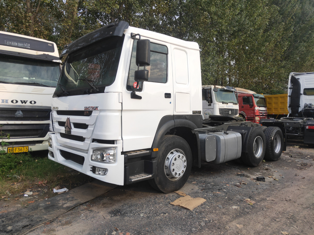 Sinotruk HOWO 371 6*4 Tractor - Cabeza tractora: foto 1 Sinotruk HOWO 371 6*4 Tractor - Cabeza tractora: foto 1
