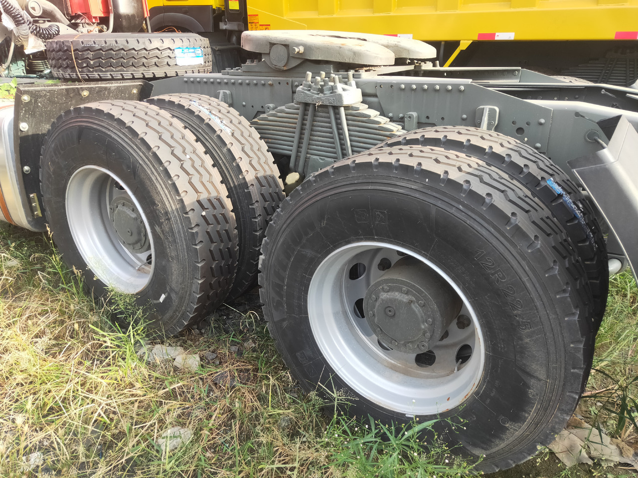 Sinotruk HOWO 371 6*4 Tractor - Cabeza tractora: foto 3 Sinotruk HOWO 371 6*4 Tractor - Cabeza tractora: foto 3