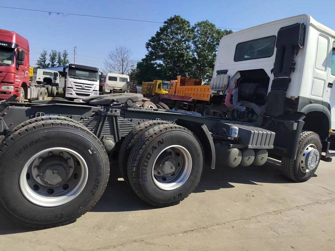 Sinotruk HOWO 420HP Tractor - Cabeza tractora: foto 3 Sinotruk HOWO 420HP Tractor - Cabeza tractora: foto 3