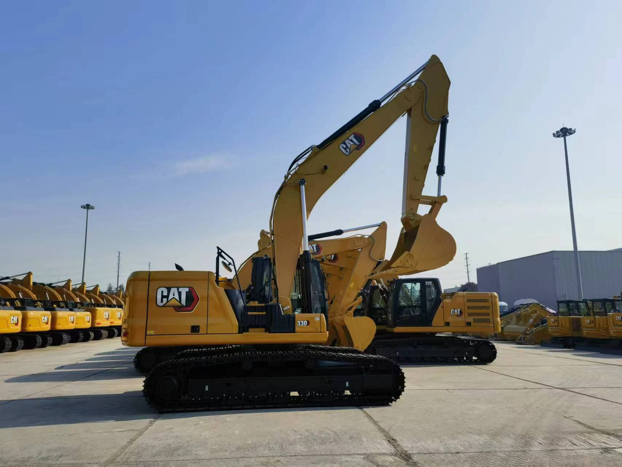 Excavadora de cadenas nuevo Caterpillar 330: foto 1