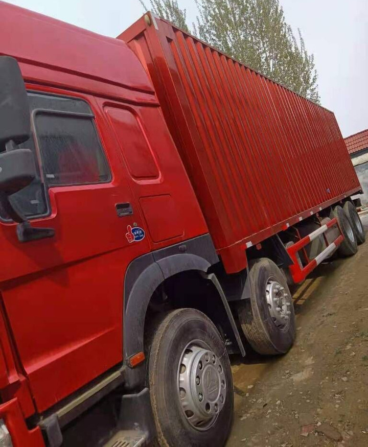 Howo 8X4 Box Truck Box Van - Camión portacontenedore/ Intercambiable: foto 2 Howo 8X4 Box Truck Box Van - Camión portacontenedore/ Intercambiable: foto 2