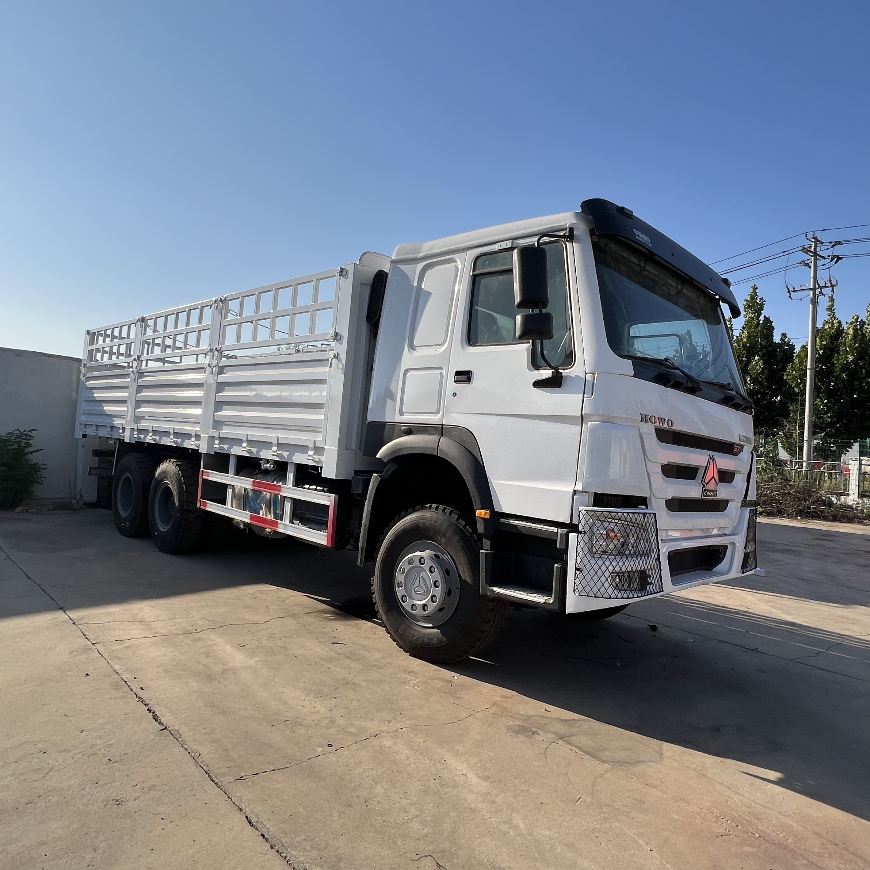 Sinotruk HOWO 371 6*4 Fence Truck - Camión caja abierta: foto 1 Sinotruk HOWO 371 6*4 Fence Truck - Camión caja abierta: foto 1