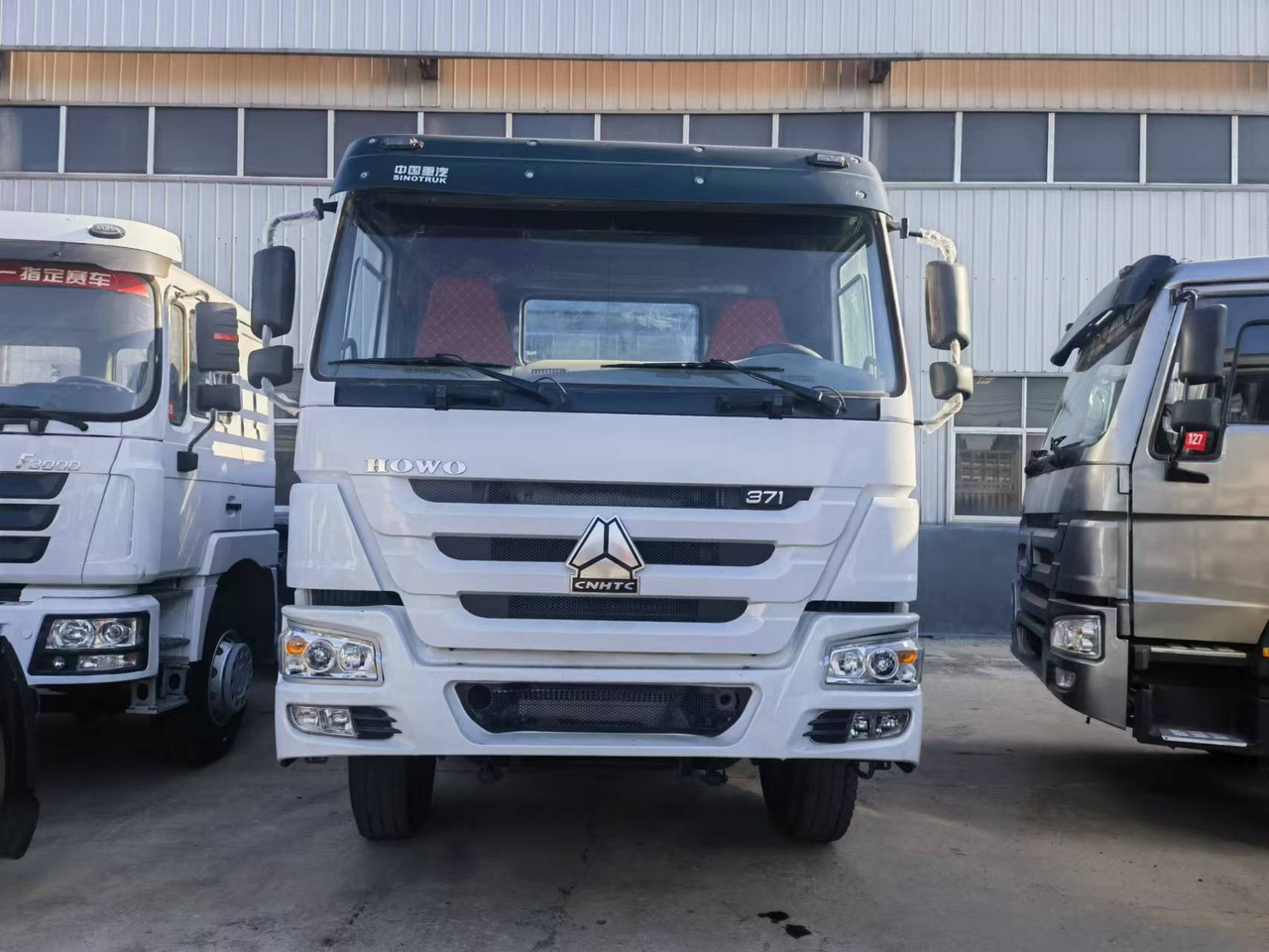 Sinotruk HOWO 371 6*4 Fence truck - Camión caja abierta: foto 4 Sinotruk HOWO 371 6*4 Fence truck - Camión caja abierta: foto 4