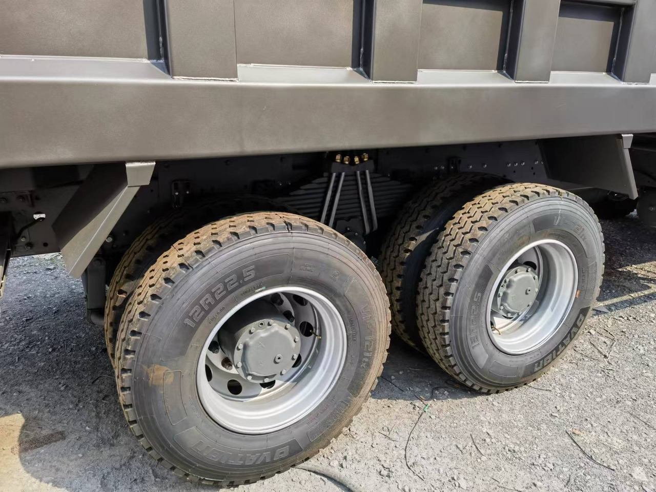 Camión volquete Sinotruk HOWO 371 8*4 Dump truck: foto 10