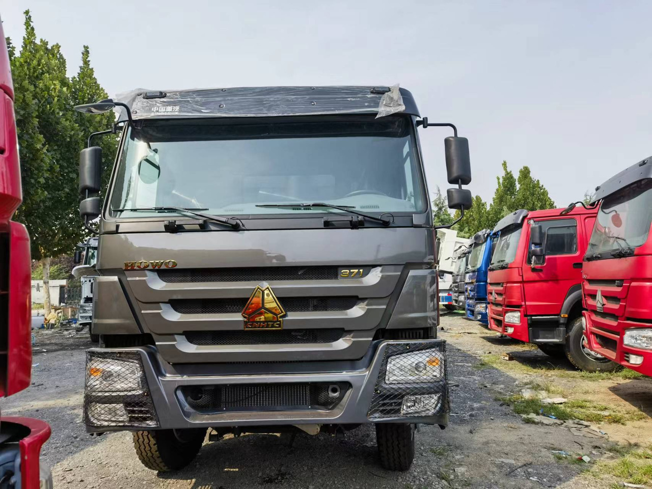 Camión volquete Sinotruk HOWO 371 8*4 Dump truck: foto 8