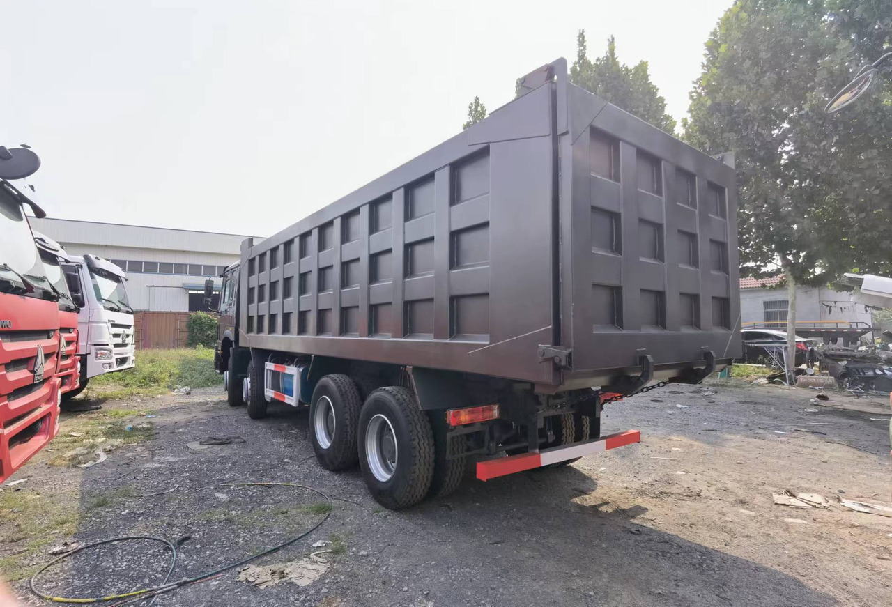 Sinotruk HOWO 371 8*4 Dump truck - Camión volquete: foto 3 Sinotruk HOWO 371 8*4 Dump truck - Camión volquete: foto 3