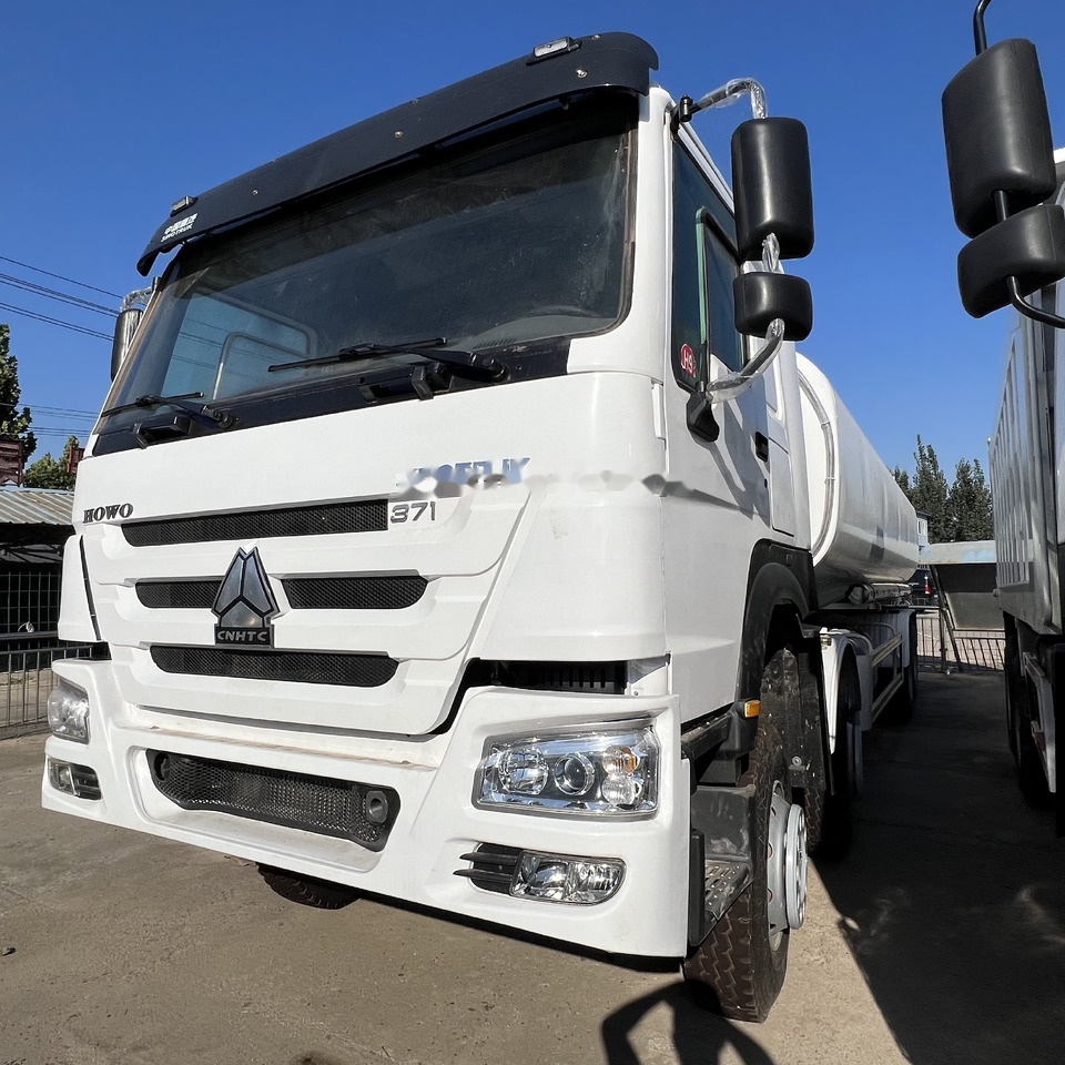 Sinotruk HOWO 371 8*4 Tank truck - Camión cisterna: foto 5 Sinotruk HOWO 371 8*4 Tank truck - Camión cisterna: foto 5
