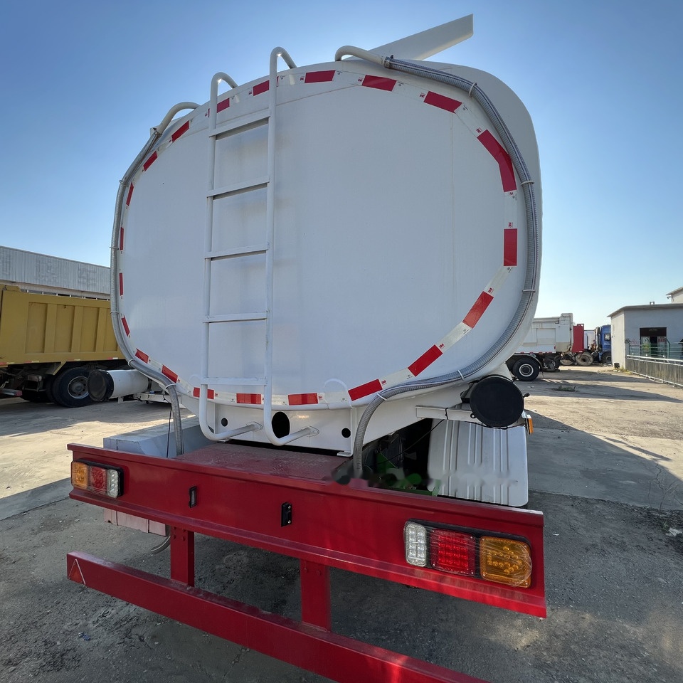 Sinotruk HOWO 371 8*4 Tank truck - Camión cisterna: foto 3 Sinotruk HOWO 371 8*4 Tank truck - Camión cisterna: foto 3