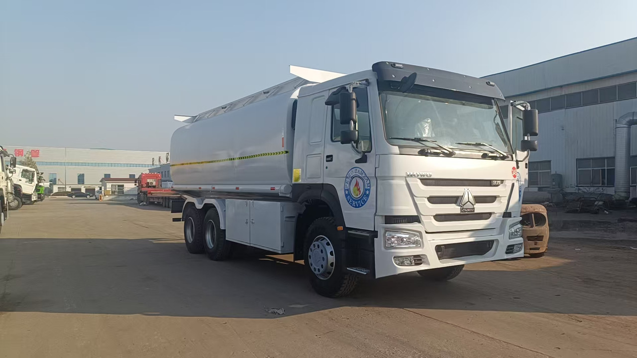 Sinotruk HOWO 371 Tank truck - Camión cisterna: foto 2 Sinotruk HOWO 371 Tank truck - Camión cisterna: foto 2