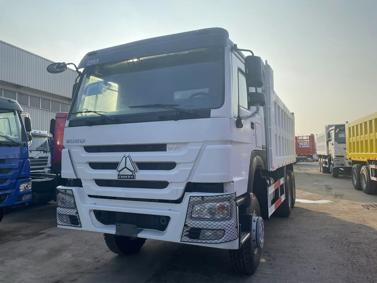Sinotruk HOWO 371 brand new 6*4 Dump truck - Camión volquete: foto 1 Sinotruk HOWO 371 brand new 6*4 Dump truck - Camión volquete: foto 1
