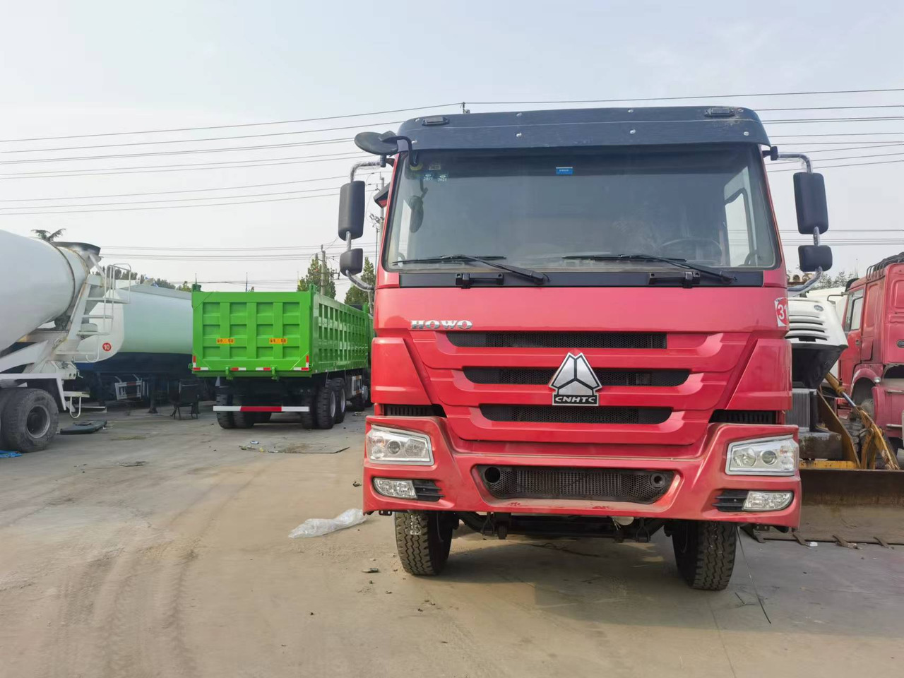 Sinotruk HOWO 6*4 Dump truck - Camión volquete: foto 4 Sinotruk HOWO 6*4 Dump truck - Camión volquete: foto 4