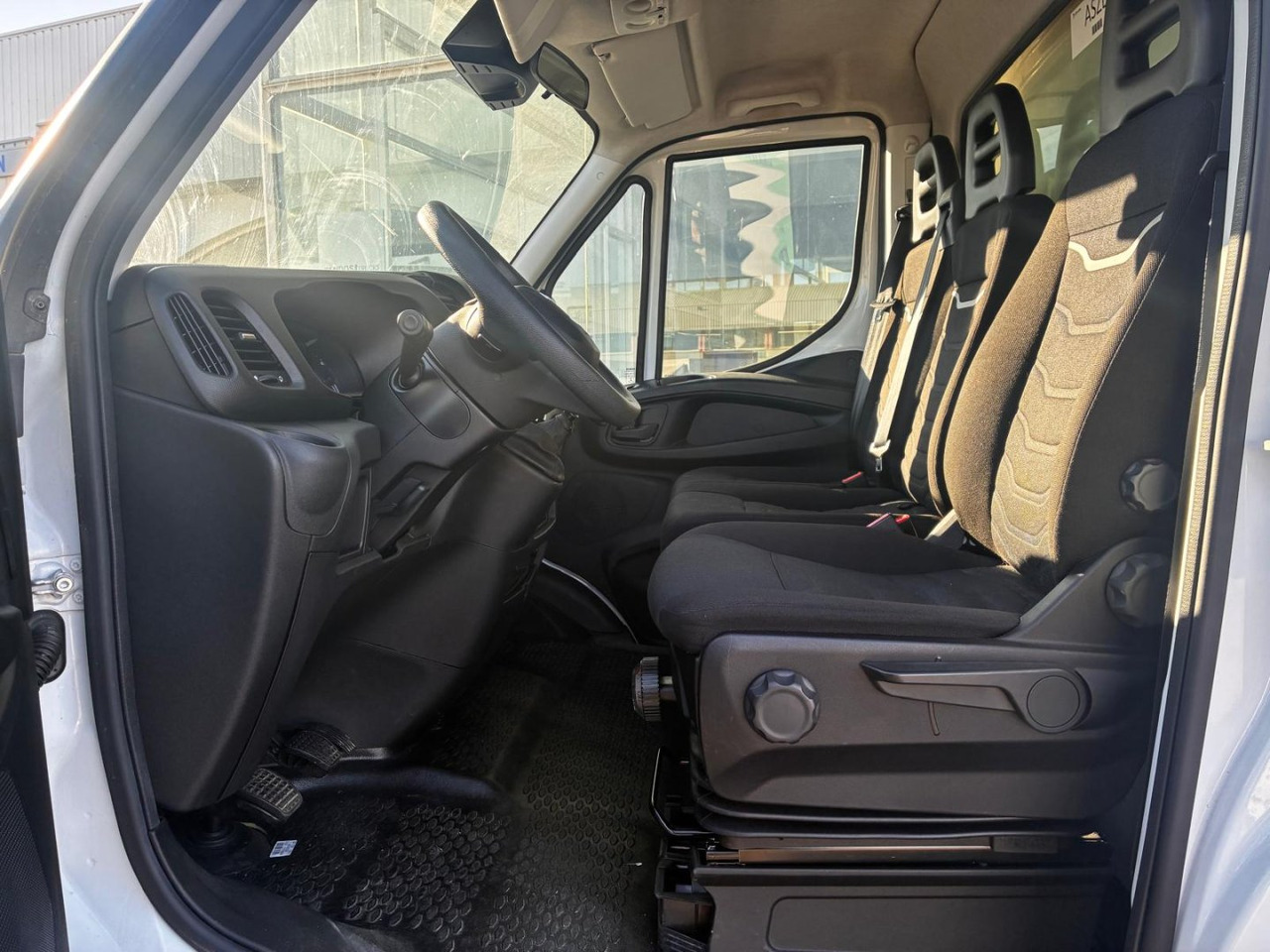 Leasing de  Caja cerrada IVECO 35C16 20m3 con puertas traseras Caja cerrada IVECO 35C16 20m3 con puertas traseras: foto 7