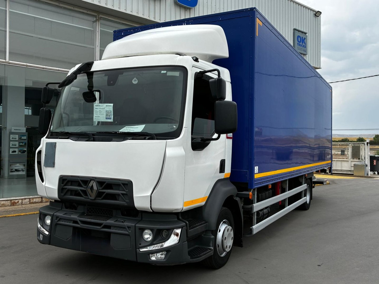 Caja cerrada Renault D120-210 - Camión caja cerrada: foto 1 Caja cerrada Renault D120-210 - Camión caja cerrada: foto 1