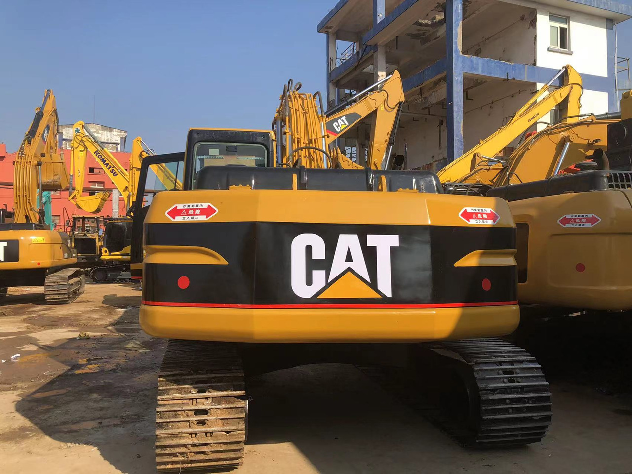 CATERPILLAR 320 BL CAT 320BL - Excavadora de cadenas: foto 1 CATERPILLAR 320 BL CAT 320BL - Excavadora de cadenas: foto 1
