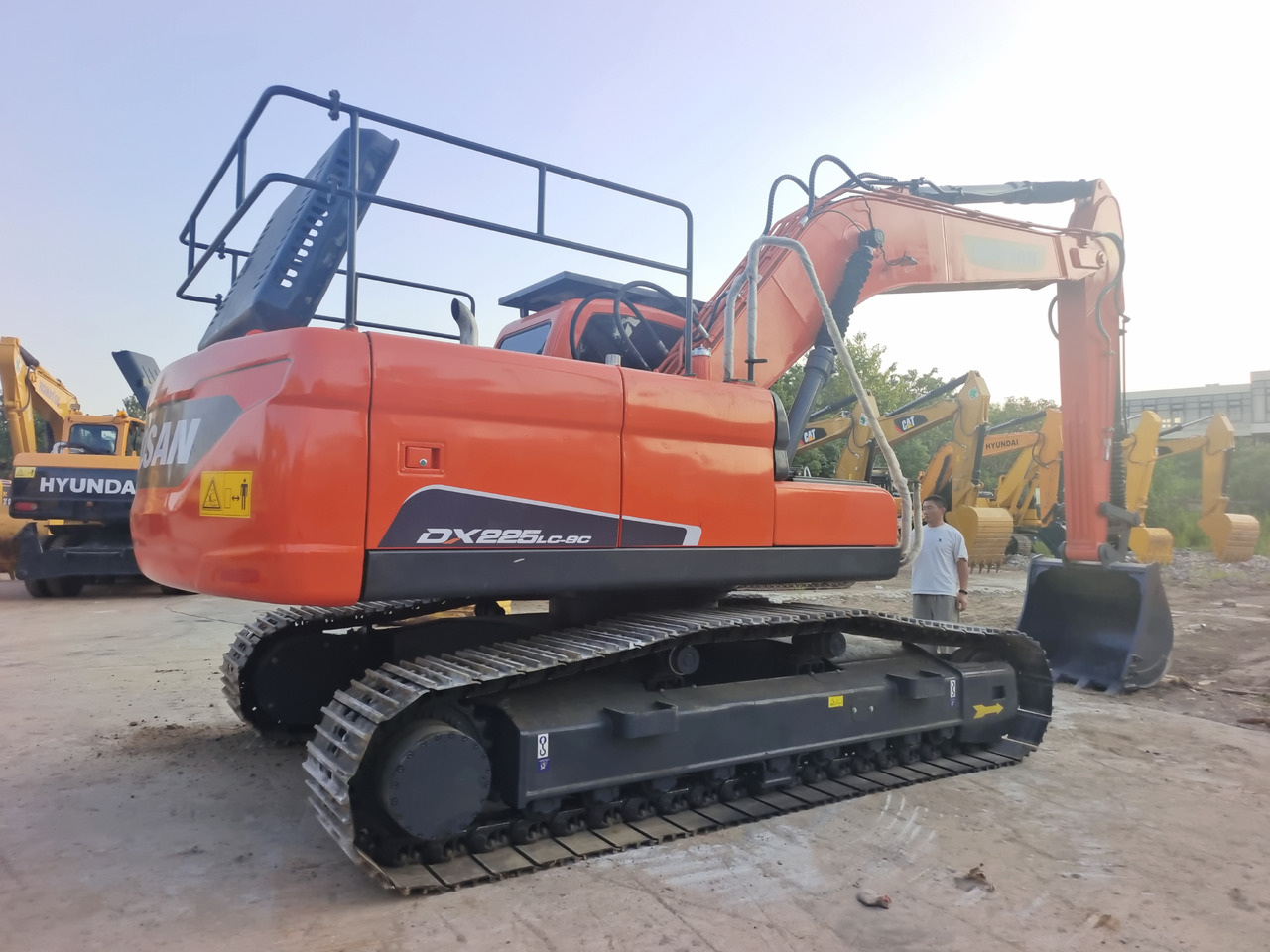 DOOSAN DX225lc-9c - Excavadora de cadenas: foto 1 DOOSAN DX225lc-9c - Excavadora de cadenas: foto 1